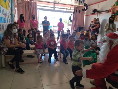 Núcleo Feminino Coprossel e CEMEI Sementinha do Saber levam alegria no Natal das Crianças da Escola